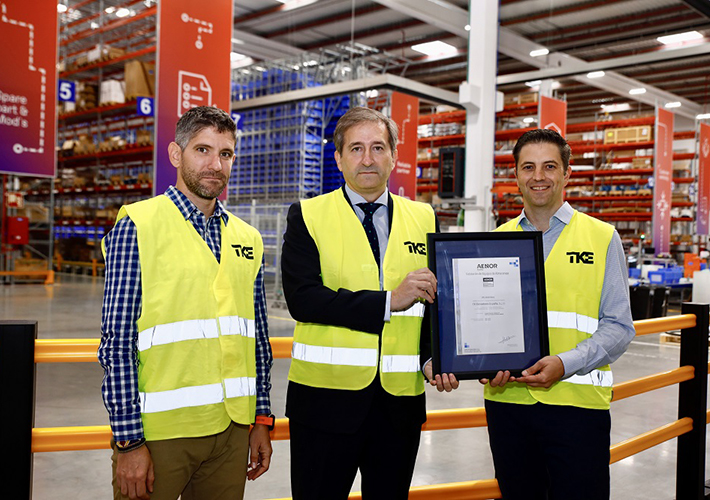 foto noticia TK Elevator recibe la certificación AENOR de Equipos de Almacenaje por su Spare Business Center en San Fernando de Henares.